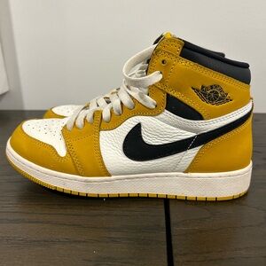 Size 6Y-Air Jordan 1 retro high OG “yellow ochre”